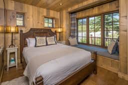 Big Sky - Cowboy Heaven - The Stone and Timber Chalet - Image 4
