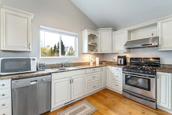 Flathead Valley - CF - Glacier Ridge Suite - Image 1