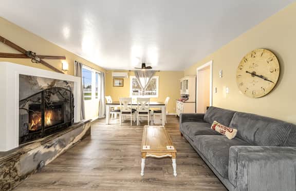 Flathead Valley - BF - Timber and Cherries Cottage - Image 3