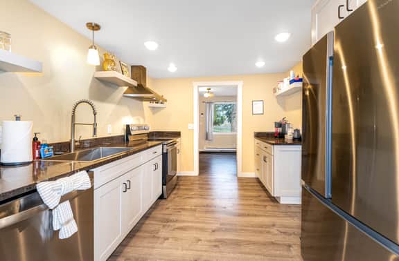 Flathead Valley - BF - Timber and Cherries Cottage - Image 4