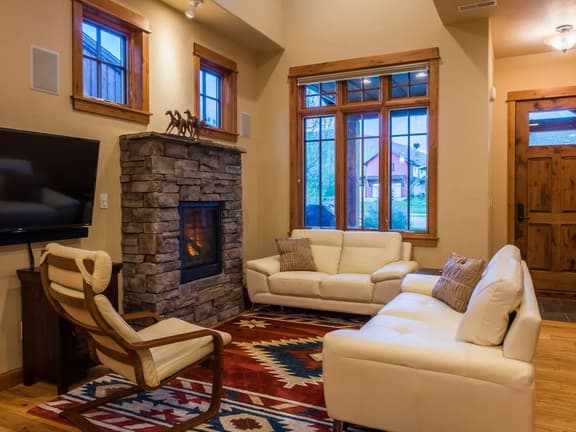 Bozeman - Legends Chalet - Image 1
