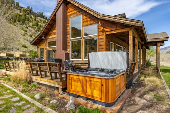 Bozeman/PV - Hillside Silo House - Image 1